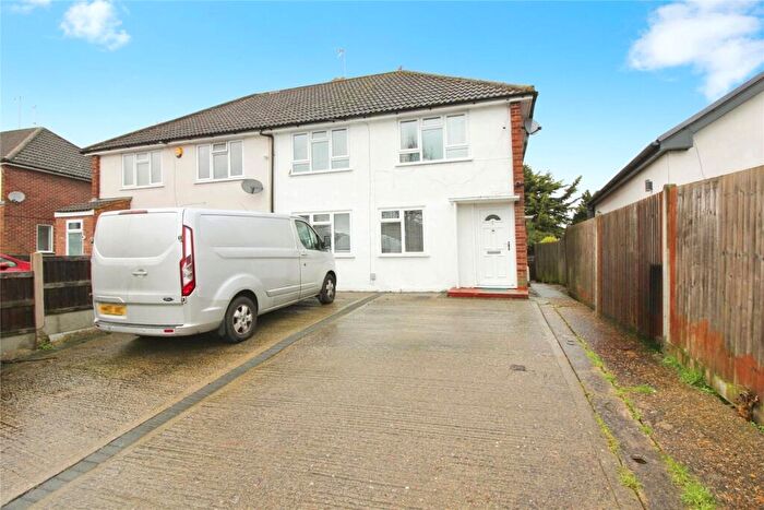 2 Bedroom Apartment For Sale In Romany Lane, Tilehurst, Reading, RG30