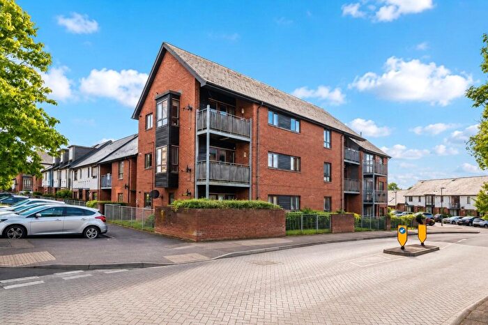 2 Bedroom Apartment For Sale In Pear Tree Way, Basingstoke, Hampshire, RG21