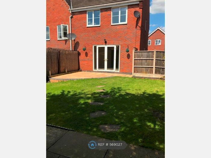 3 Bedroom Semi-Detached House To Rent In Warren Hill, Swadlincote DE11