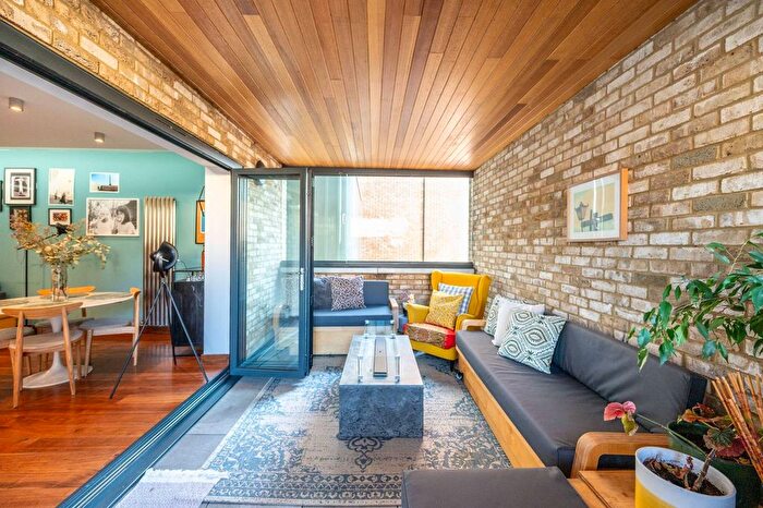 2 Bedroom Flat To Rent In High Road Leyton, Leyton, London, E10