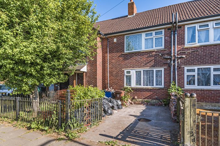 3 Bedroom Terraced House For Sale In Bowes Nook, Bradford, BD6