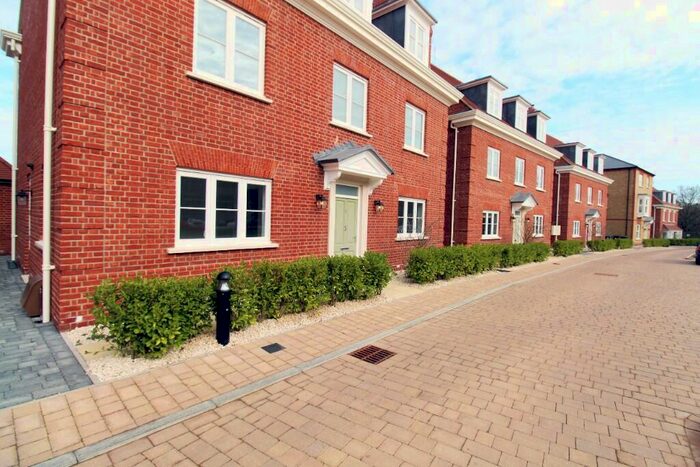 5 Bedroom Detached House To Rent In Westpole Avenue, Barnet, North London, EN4