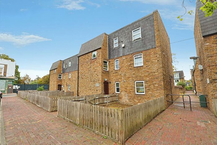 1 Bedroom Flat For Sale In Mawbey Street, Vauxhall, London, SW8