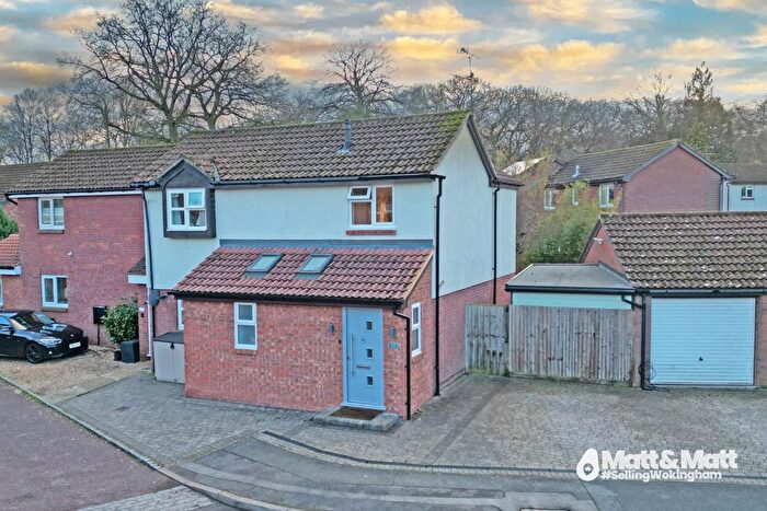 4 Bedroom Semi Detached House For Sale In Diamond Way, Wokingham, Berkshire, RG41
