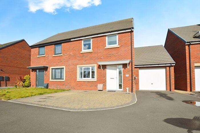 3 Bedroom Semi-Detached House For Sale In Farm Drive, Blyth, NE24