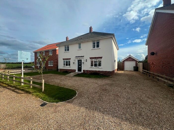 4 Bedroom Detached House For Sale In Sidings Drive, NR16