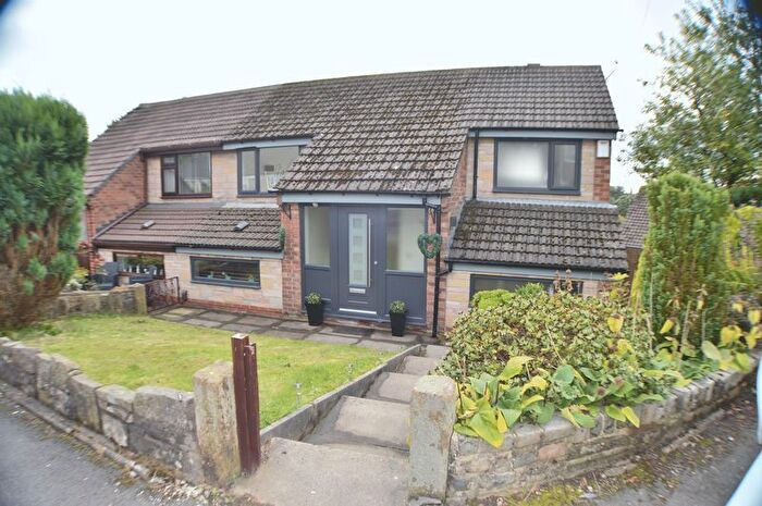 3 Bedroom Semi-detached House To Rent In Bateson Drive, Springhead, Oldham, OL4