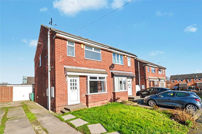 3 Bedroom Semi Detached House For Sale In Beechcroft View, Leeds, West Yorkshire, LS11