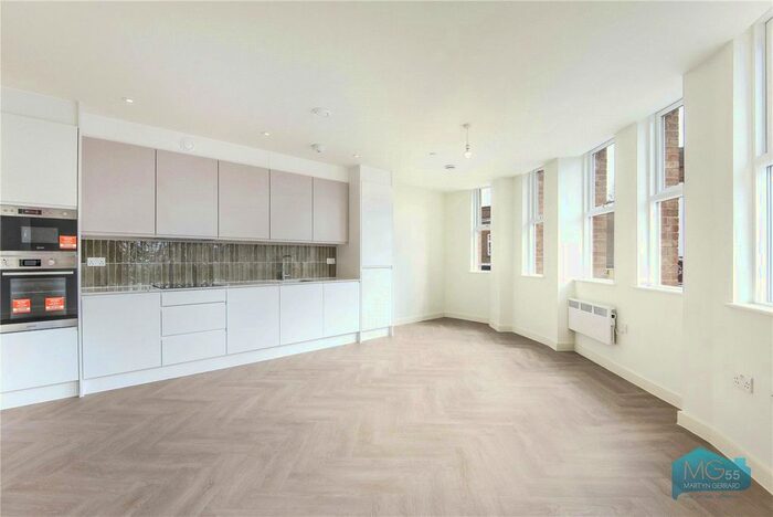 2 Bedroom Flat To Rent In Ballards Lane, Finchley Central, London, N3