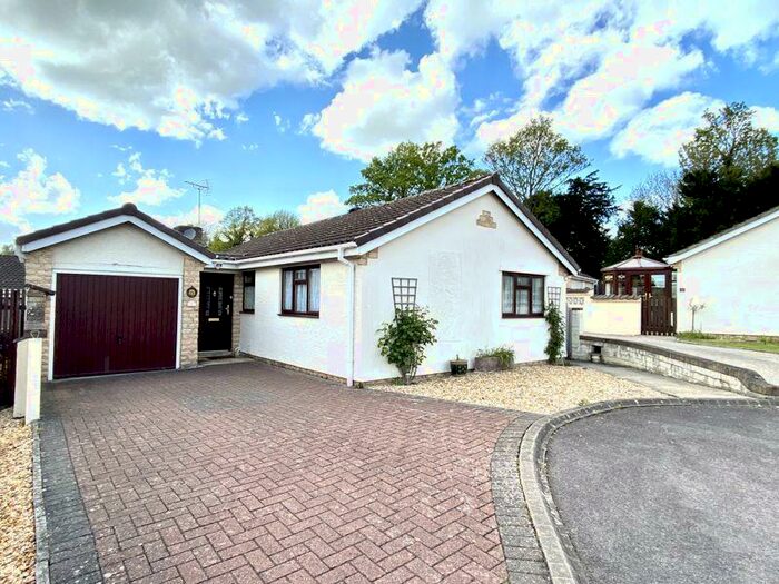2 Bedroom Detached Bungalow To Rent In Yew Tree Close, Calne, SN11