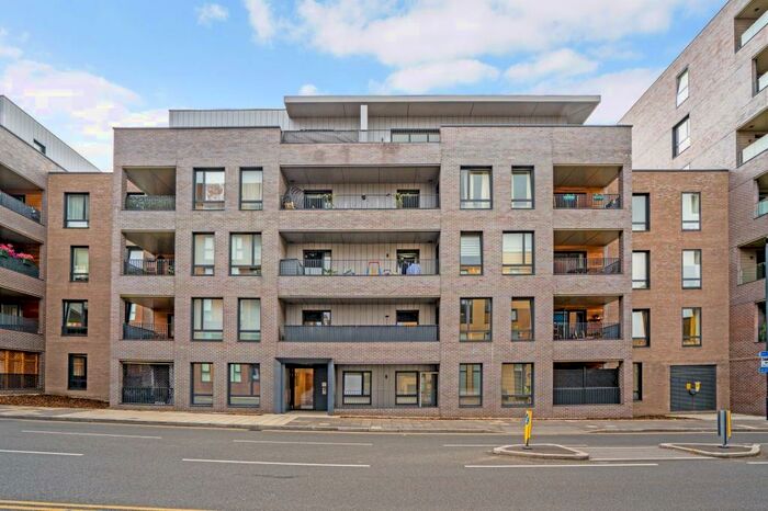 3 Bedroom Apartment To Rent In Grove Park London, NW9