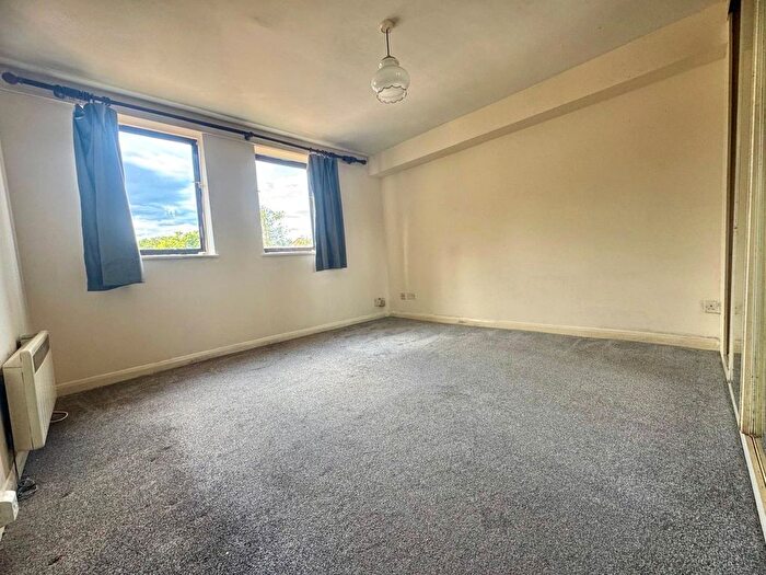 1 Bedroom Flat To Rent In Edwina Court, Burnell Road, Sutton, Surrey, SM1
