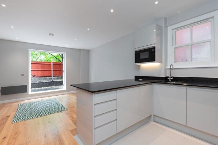 2 Bedroom Flat To Rent In Earls Court Road, London, SW5
