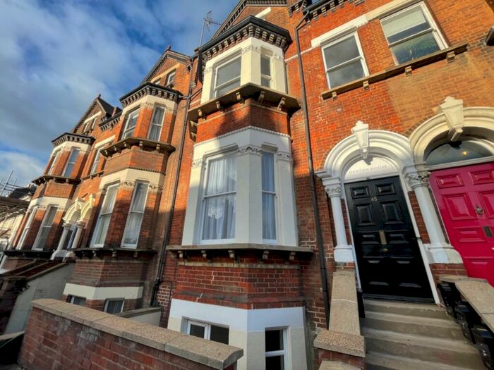 1 Bedroom Apartment To Rent In Walsworth Road, Hitchin, Hertfordshire, SG4