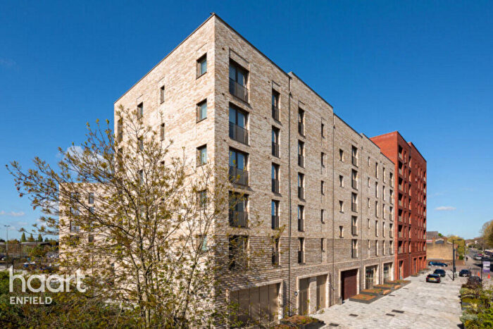 1 Bedroom Apartment To Rent In Woodall Road, Enfield, EN3