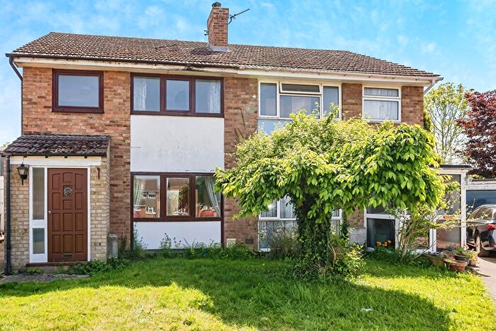 3 Bedroom Semi-Detached House For Sale In Hunters Point, Chinnor, OX39