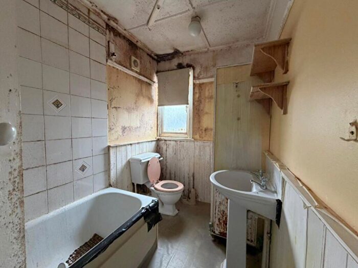 2 Bedroom Semi-Detached House For Sale In Carterhatch Road, Enfield, Middlesex, EN3