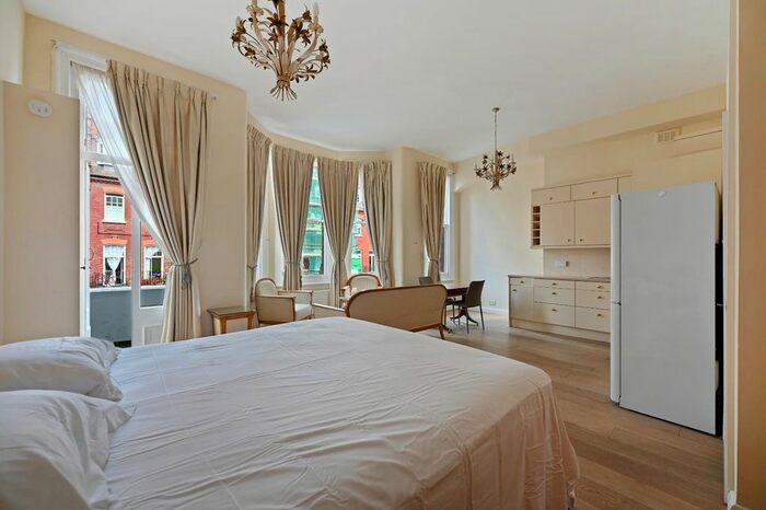 Studio To Rent In Addison Gardens, London, W14