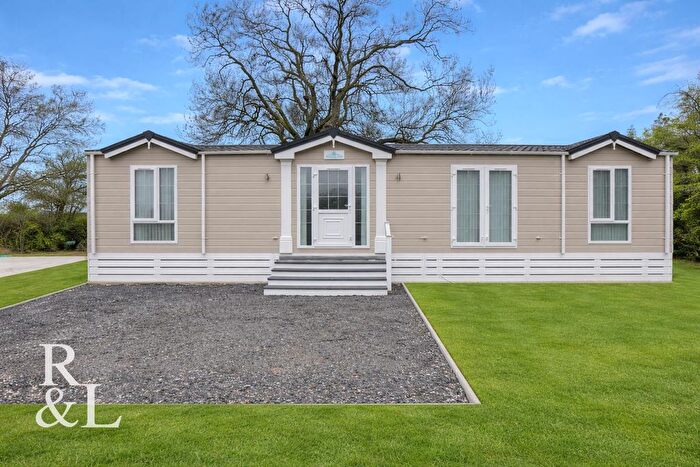 2 Bedroom Chalet For Sale In Bosworth Road, Snarestone, DE12