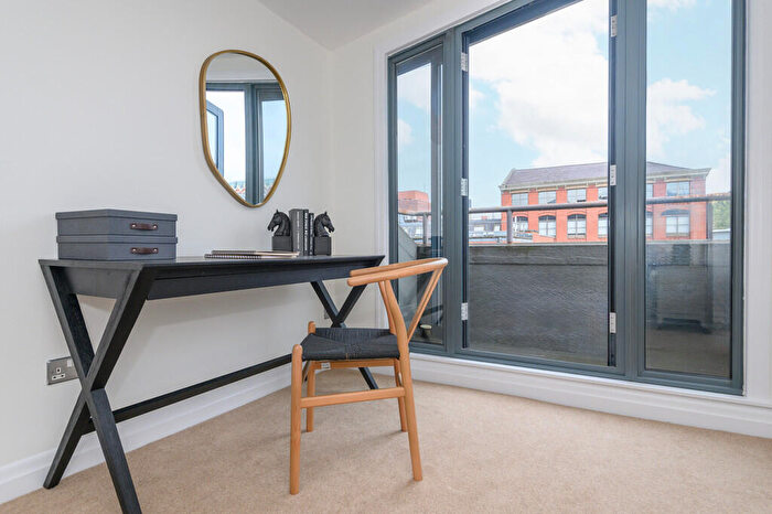 2 Bedroom Apartment For Sale In St Pauls, Leeds, LS1
