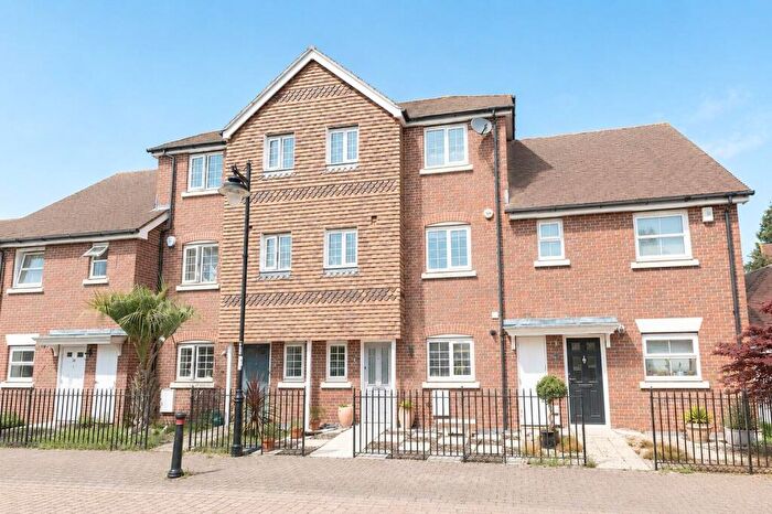 4 Bedroom Terraced House For Sale In Giffard Lane, Fleet, GU51