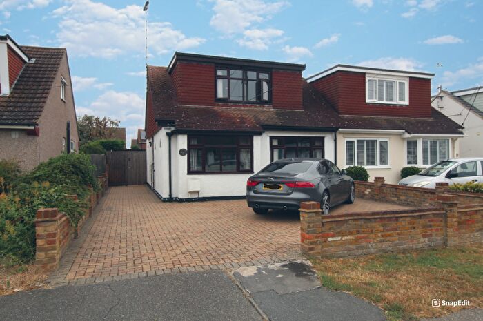 3 Bedroom Semi-Detached House For Sale In Somerset Avenue, Rochford, Essex, SS4