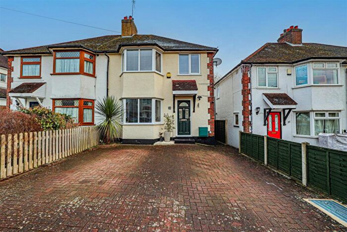 3 Bedroom Semi Detached House For Sale In Deaconsfield Road, Hemel Hempstead, HP3