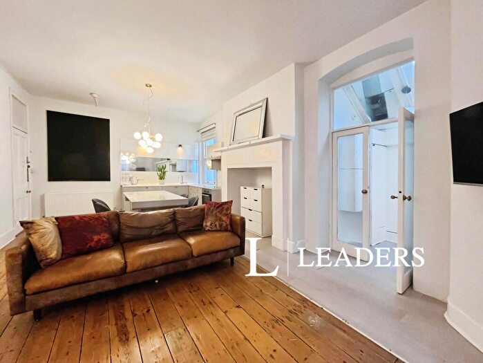 1 Bedroom Flat To Rent In The Drive, Hove, East Sussex, BN3