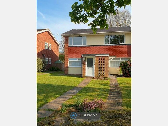 2 Bedroom Maisonette To Rent In Moat Court, Ashtead, KT21