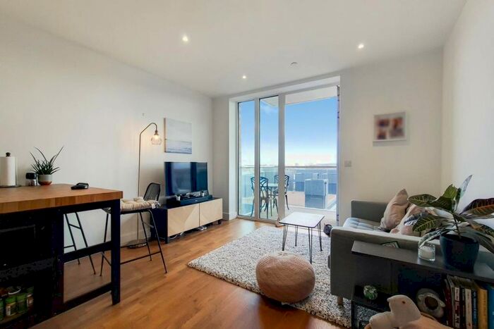 2 Bedroom Flat To Rent In Duncombe House, Woolwich Riverside, London, SE18