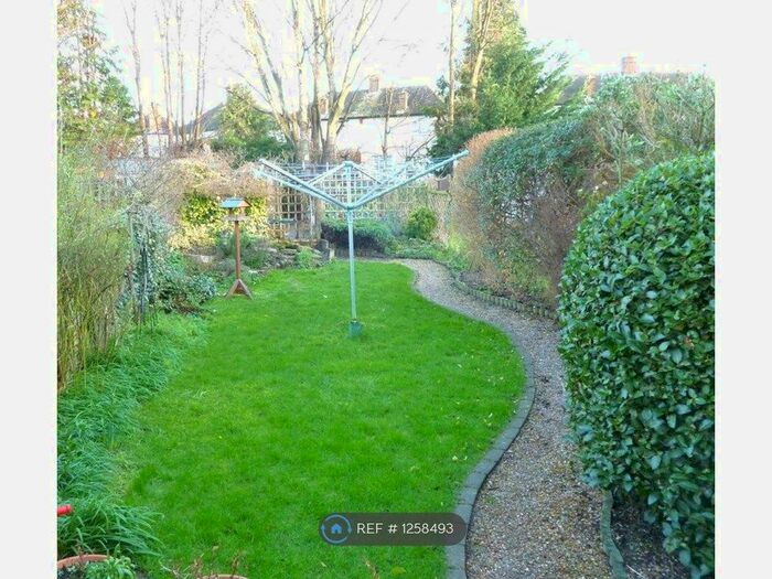 3 Bedroom Semi-Detached House To Rent In Barrow Road, South Croydon CR0