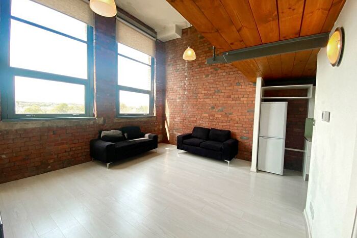 2 Bedroom Flat To Rent In Whingate, Leeds, West Yorkshire, LS12