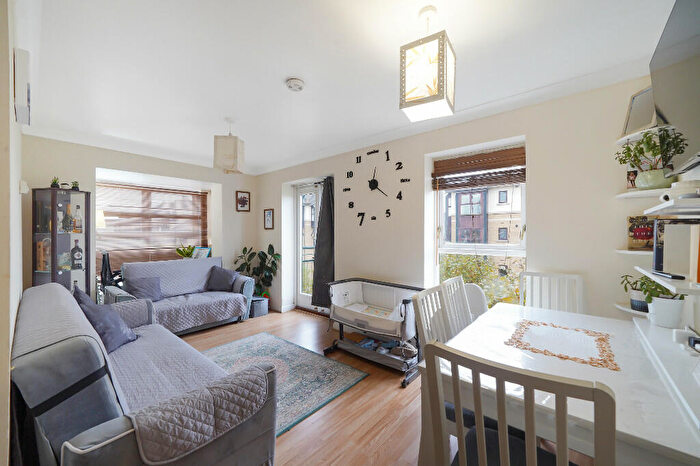 2 Bedroom Apartment For Sale In Wesley Avenue, London, E16