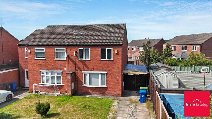 3 Bedroom Semi-Detached House For Sale In Kingsfield Way, Tyldesley, M29
