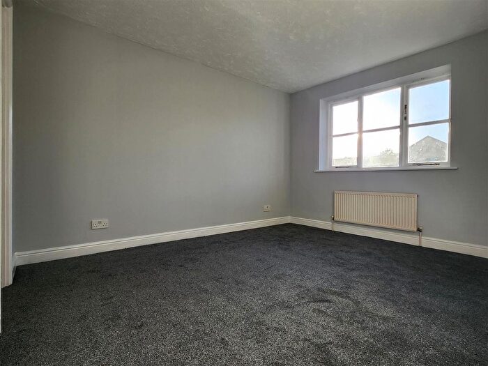 3 Bedroom Detached House For Sale In George Lovell Drive, Enfield Island Village, EN3