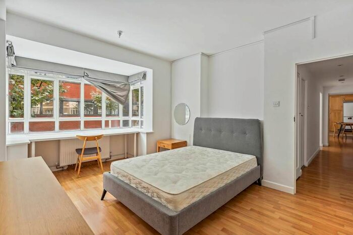 2 Bedroom Flat To Rent In University Street, Bloomsbury, London, WC1E