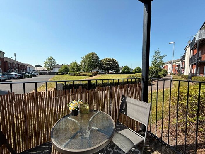 2 Bedroom Flat To Rent In Arras Road, Portsmouth, Hampshire, PO3