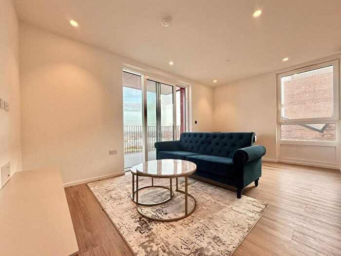 2 Bedroom Flat To Rent In Bowline House, Hemlock Street, Heron Wharf, London, E14