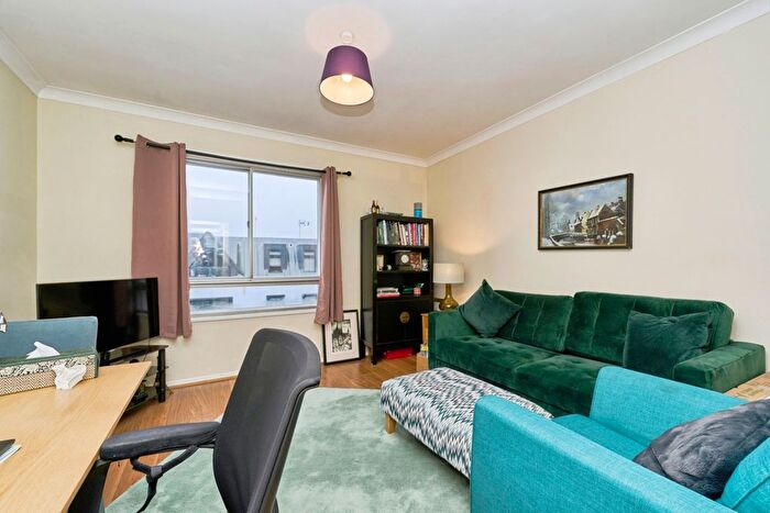 1 Bedroom Flat For Sale In Albert Road, Kingston Upon Thames, KT1