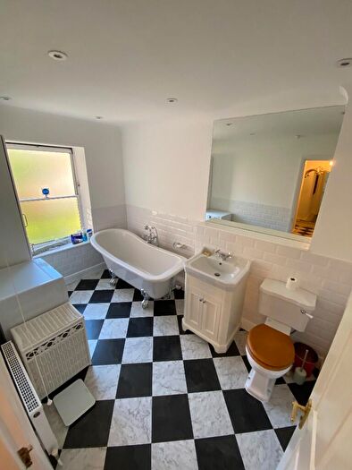 2 Bedroom Apartment To Rent In Grosvenor Square, Southampton, Hampshire, SO15