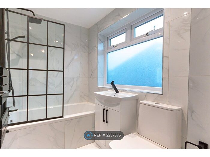 3 Bedroom Semi-Detached House To Rent In Crosfield Walk, Liverpool, L7