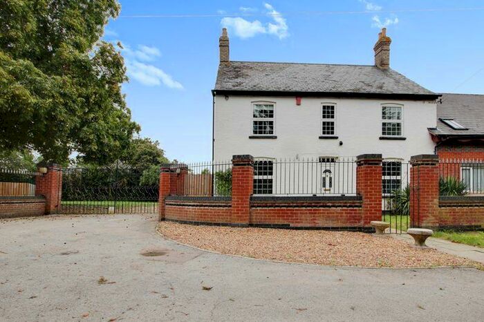 4 Bedroom Farm House To Rent In Moor Road, St. Neots, PE19