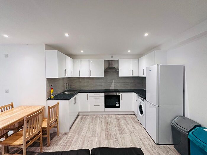 2 Bedroom Flat To Rent In Marylands Road, London, W9