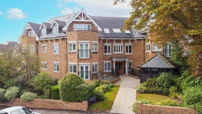 2 Bedroom Flat For Sale In Collingridge House, Old Park Road, EN2