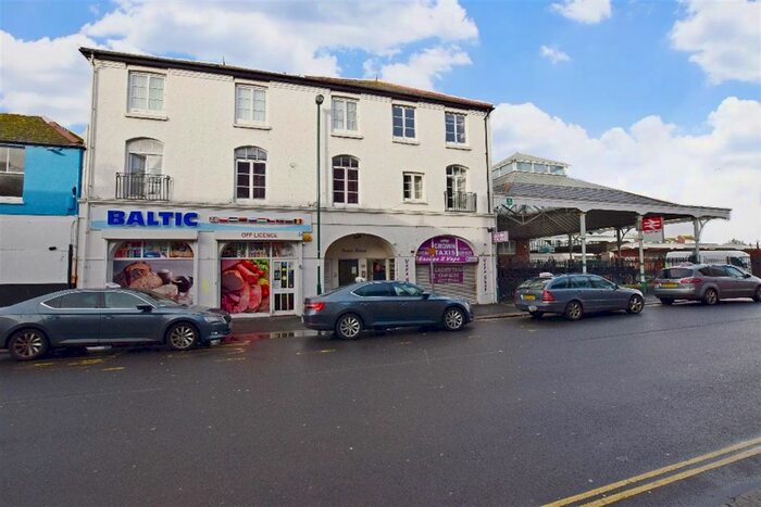 2 Bedroom Flat To Rent In Flat Regis House, Richmond Road, Bognor Regis, West Sussex, PO21