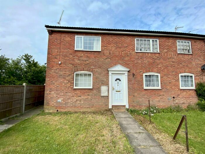 Studio To Rent In Baylam Dell, Luton, LU2