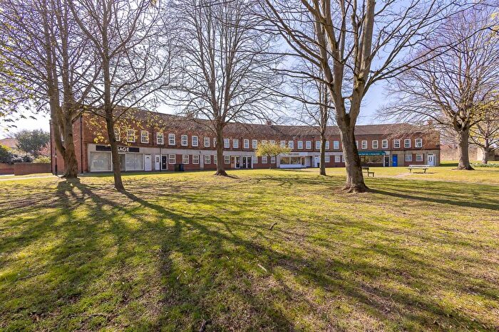 2 Bedroom Flat For Sale In Newlands Avenue, Melton Park, Newcastle Upon Tyne, NE3