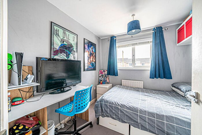 3 Bedroom Terraced House For Sale In Alliston Way, Whitchurch, RG28