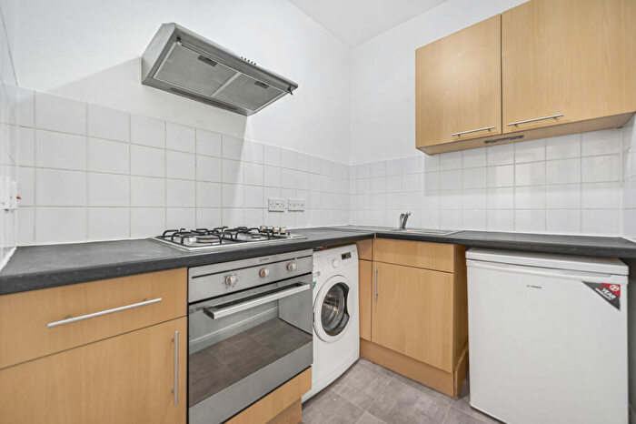1 Bedroom Flat To Rent In Lower Clapton Road (), Flat, Hackney, E5