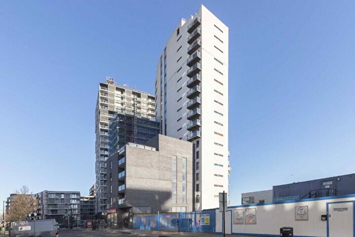 3 Bedroom Flat To Rent In Chrisp Street, Poplar, E14